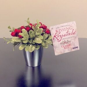 Mini Mistletoe Kiss Pot with Card Holder